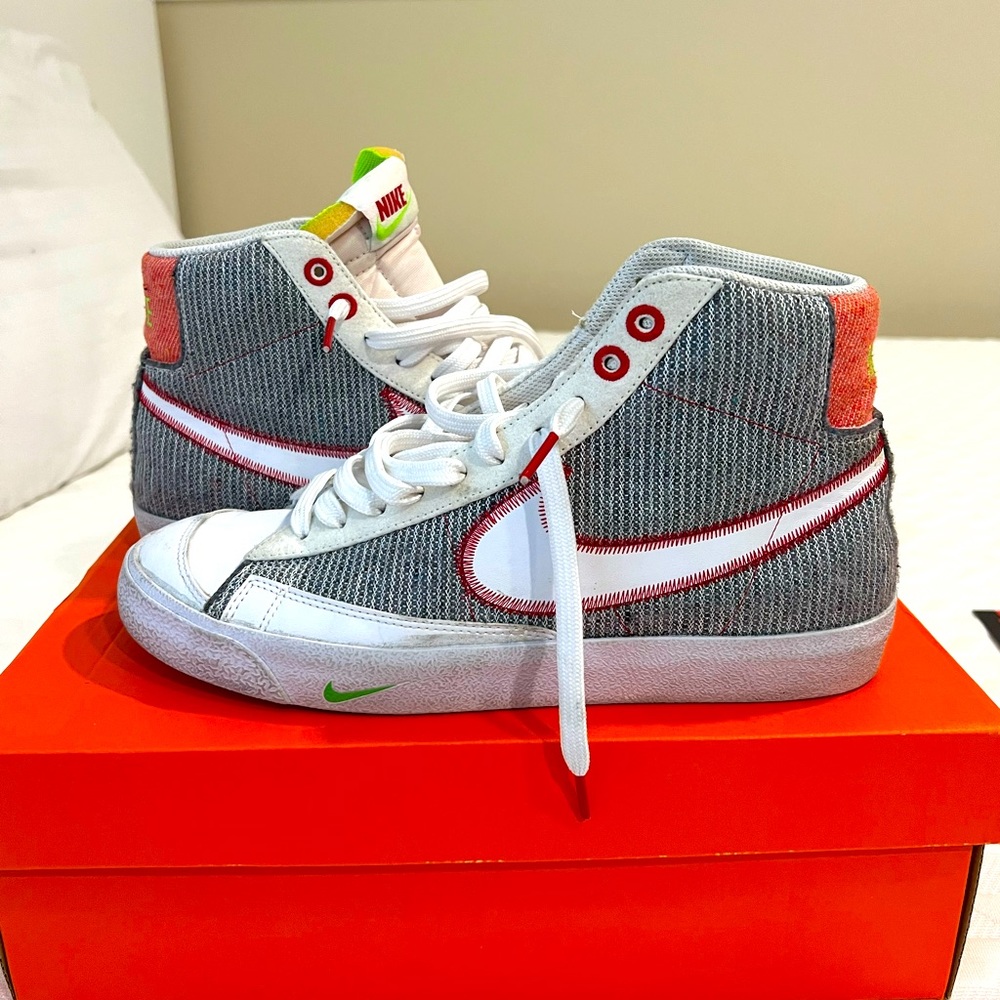 NIKE women’s air blazers size 8.5